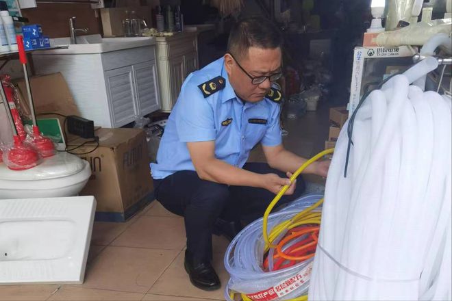 雨城区市场监管局开展端午节期间燃气具及配件产品质量安全专项检查